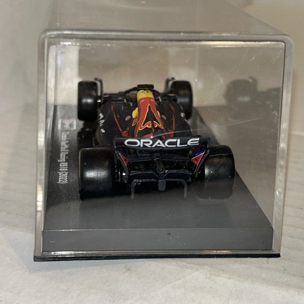 BBURAGO 1:43 SCALE‎ 18-38062 ORACLE RED BULL RACING RB18 SERGIO PEREZ